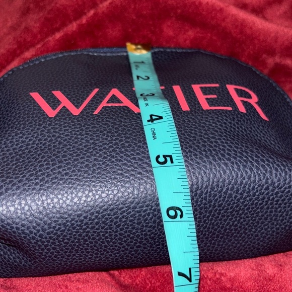 Holt Renfrew Large toiletry bag - Picture 6 of 10